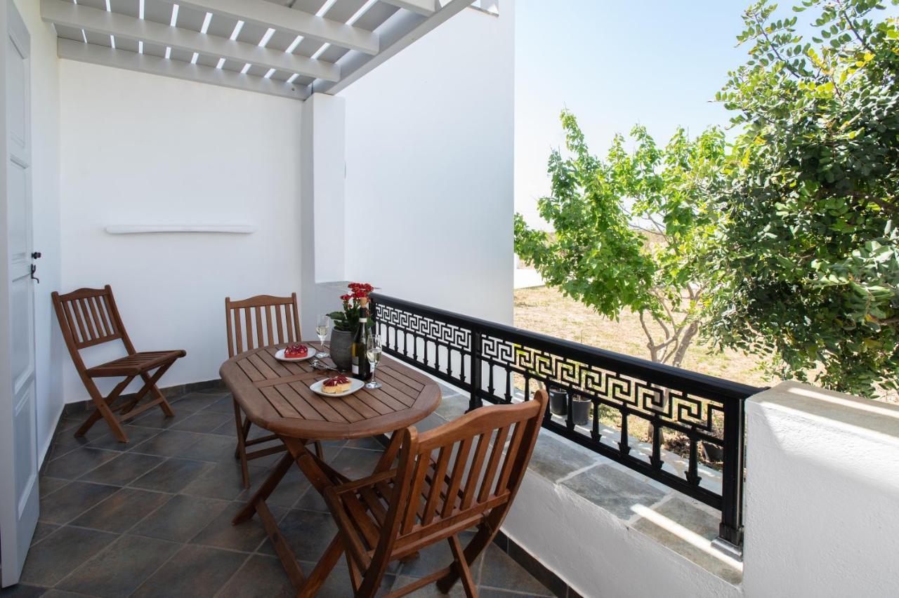 Sea Lilies Suites Pláka Exterior foto
